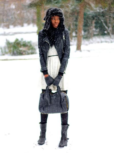 Chapka, biker boots et dentelle - ou comment sortir malgré la tempête