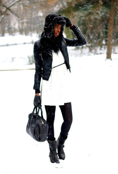 Chapka, biker boots et dentelle - ou comment sortir malgré la tempête