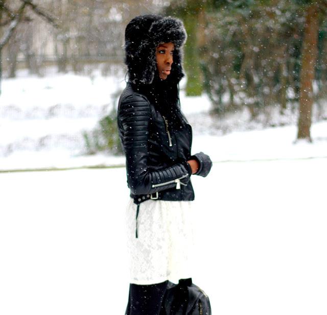 Chapka, biker boots et dentelle - ou comment sortir malgré la tempête