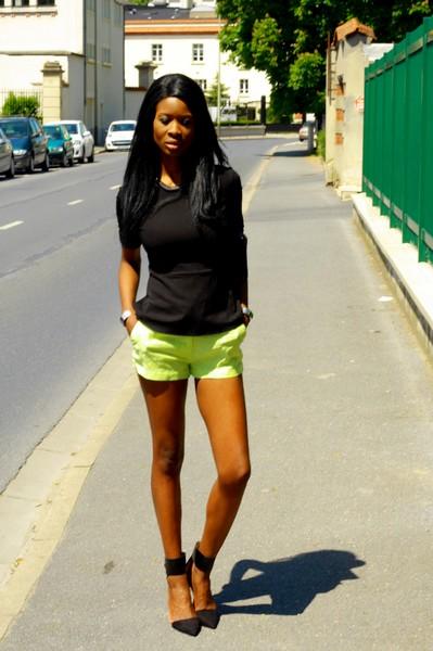 Top peplum et short neon