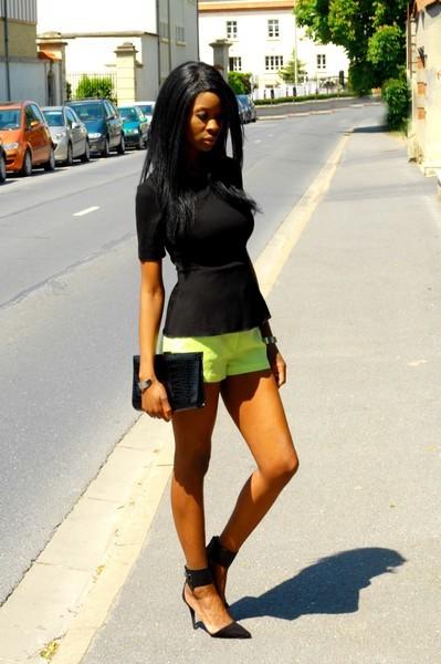 Top peplum et short neon