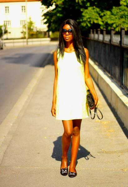 Ballerines chat + robe chasuble = un look façon 50's