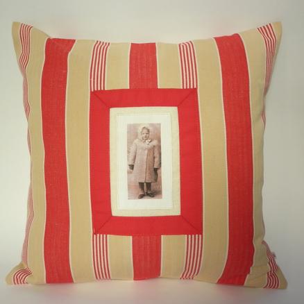 coussin rouge enfant