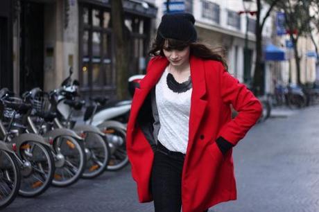 tenue manteau rouge