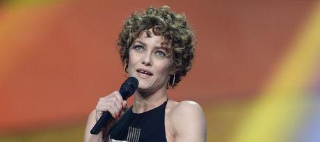 vanessa-paradis-coiffure-bouclee-victoires-de-la-musique-2014_4762441