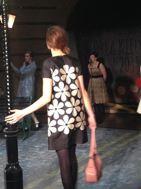 collection-orla-kiely-londres-fashion-week-collection-annees60-flower-power