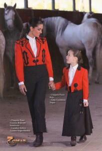 Veste-Paseo-style-Goyesco-en-Rouge-avec-épaulettes-et-pantalon-Calzona-pour-femme-Caireles-Noire-tissu-élastique