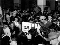 Levi’s fête les 80 ans du jean pour femme !