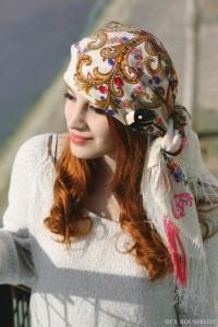 foulard-femme-hijab-russe-paris-accessoires-laine-cheveux-broche-coiffure-noeud-pirate-bijou-chic-mode-comtesse-sofia-chales