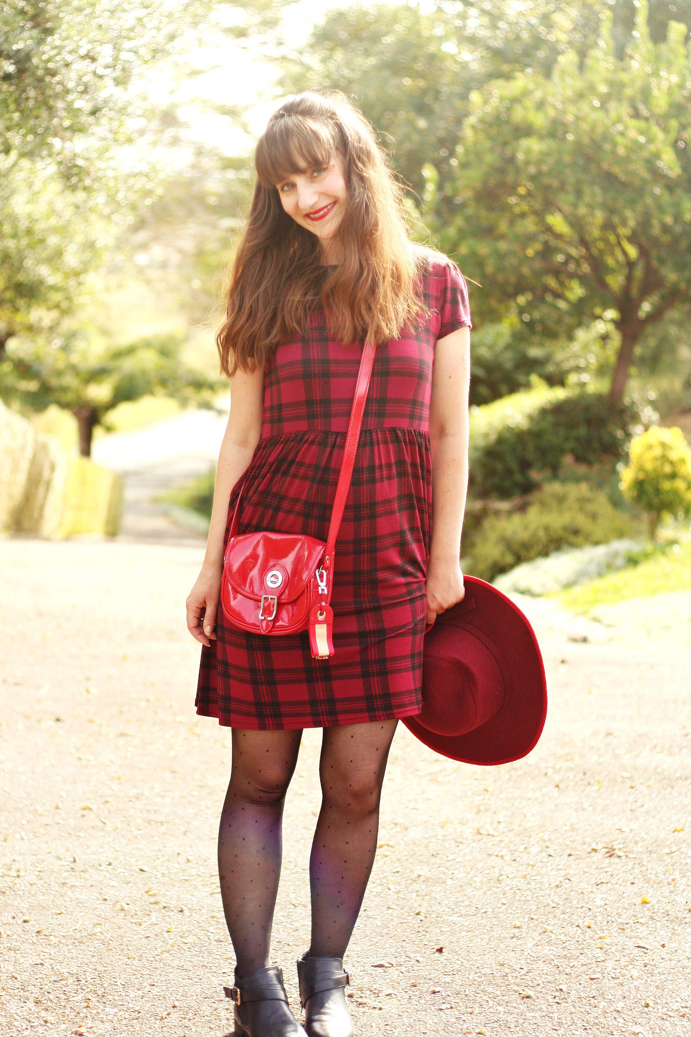 robe tartan look robe tartan rouge street style tartan