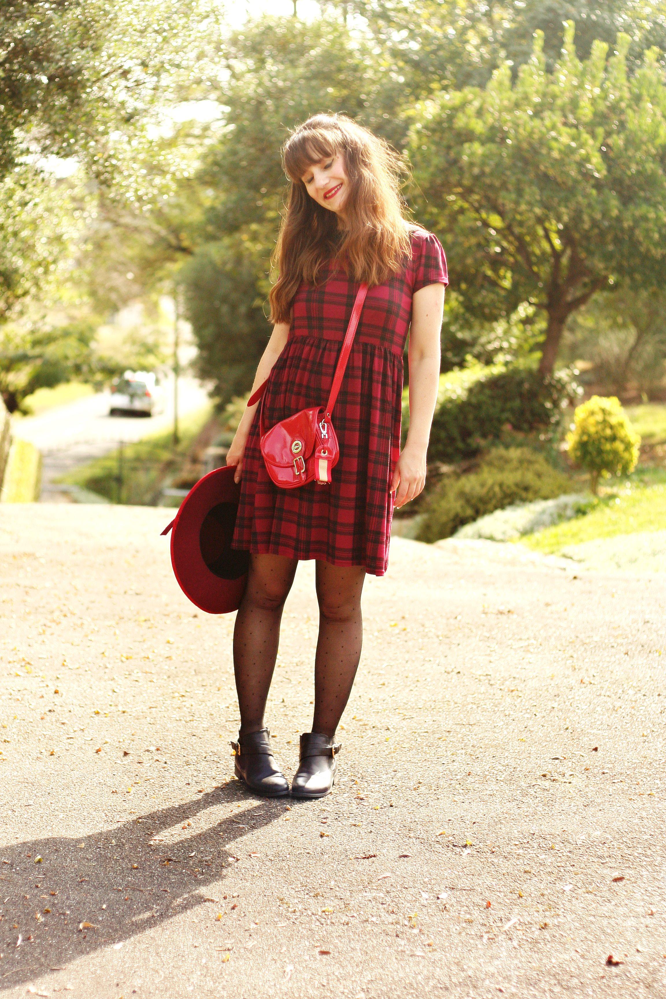 robe tartan look robe tartan rouge street style tartan