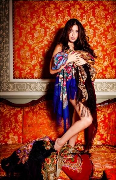 comtesse-sofia-enseigne-foulards-colorés-pour-saison-estivale-modèle-inspirations-chics-et-glam-comment-faire-un-nœud-tresse-avec-un-grand-foulard-tendance-mode-2014