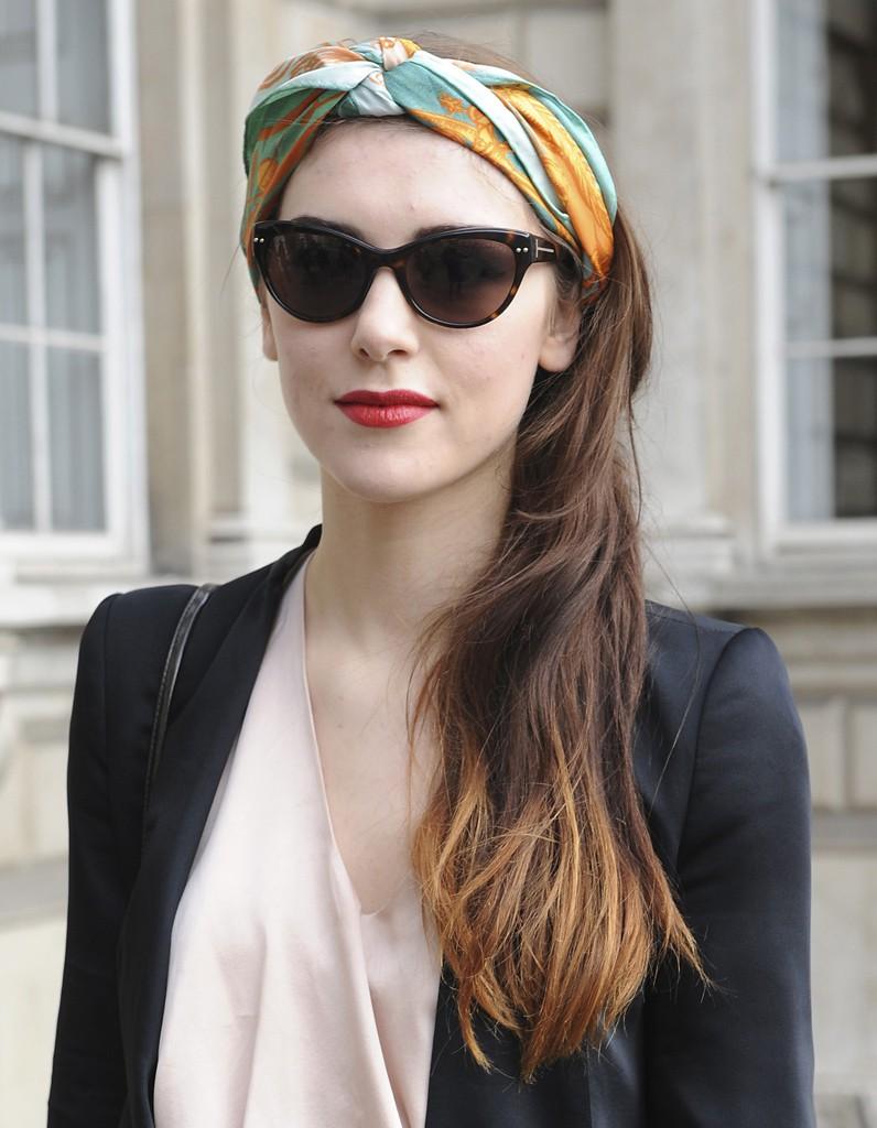 Le-foulard-imprime-cavalier-façon-turban-2014-célébrités-tendance-phare-nouveauté