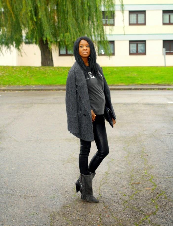 Grey boots, grey coat pour la course aux cadeaux