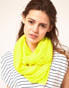 foulard-mode-femme-tendance-2014-comment-faire-correspondre-votre-foulard-à-la-couleur-de-vos-yeux