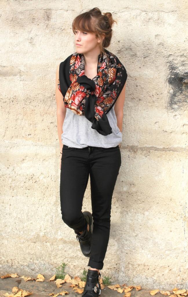 foulard-a-madrugada-in-madrid-tendance-mode-2014-enseigne-comtesse-sofia-chale-noir-fleuri-en-vogue