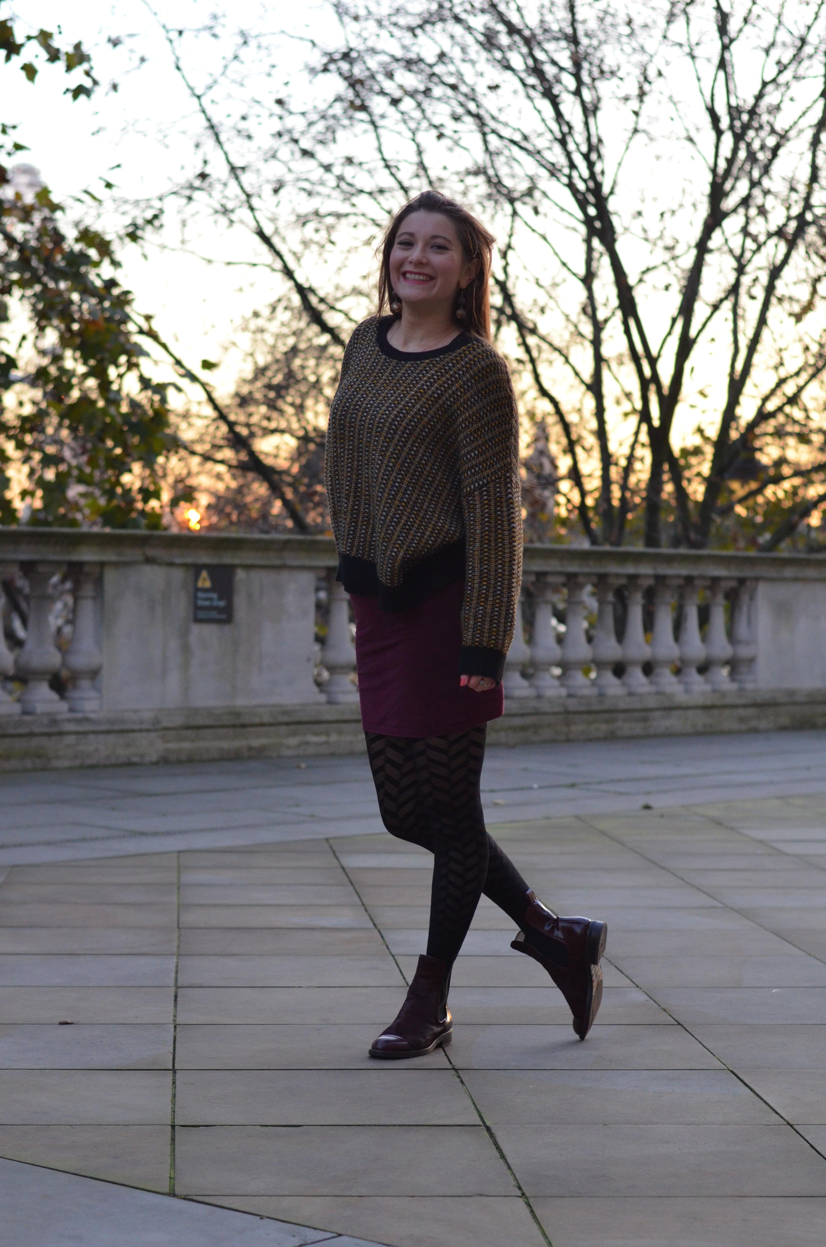 jupe-bordeaux-primark-pull-urban-outfitters-boots-clarks-orla-kiely