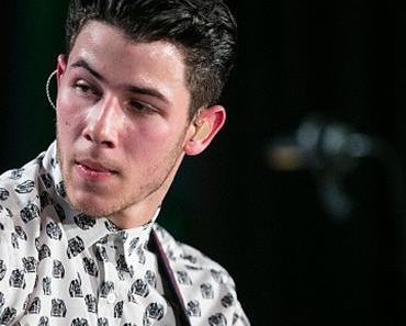 PEOPLE : Nick Jonas performed at Grammy Museum