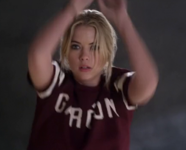 PRETTY LITTLE LIARS : Ashley Benson wearing a Garćon Graphic Crop Top (s5ep20)