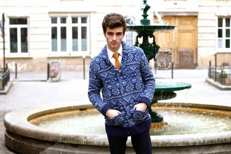 BLOG-MODE-HOMME_Preppy_River-Island_Aztec-Cardigan_Cravate-Tricot_Derbies-Clarks_Dandy_Style_Mensfashion_Paris