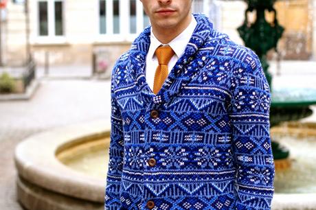 BLOG-MODE-HOMME_Preppy_River-Island_Aztec-Cardigan_Cravate-Tricot_Derbies-Clarks_Dandy_Style_Mensfashion_Paris