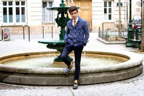 BLOG-MODE-HOMME_Preppy_River-Island_Aztec-Cardigan_Cravate-Tricot_Derbies-Clarks_Dandy_Style_Mensfashion_Paris