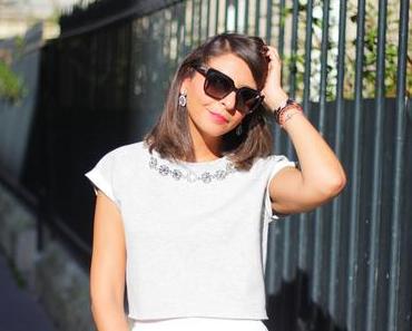 Casser le coté petite fille sage de la jupe en dentelle.