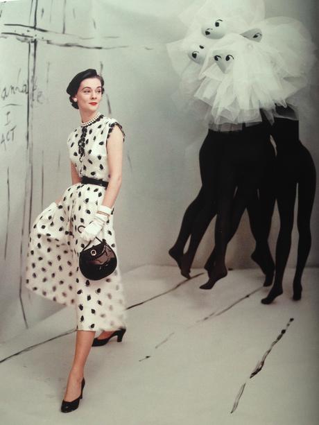 photographie-mode-art-robe-mollie-parnis-peinture-marcel-vertes-1953