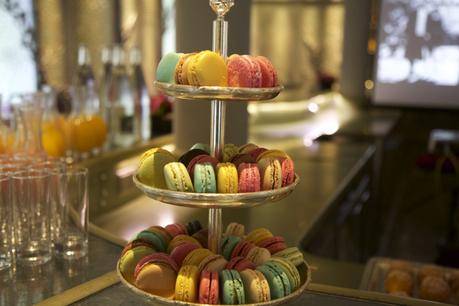 MODE Des bérêts Laulhere chez ladurée MODE Des bérêts Laulhere chez ladurée