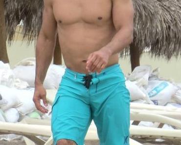 SEXY : Mario Lopez, shirtless in Puerto Vallarta