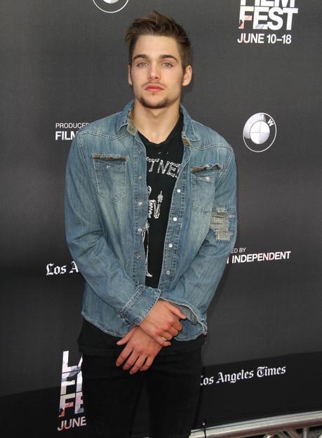 STYLE : Dylan Sprayberry at the premiere of MTV’s Scream