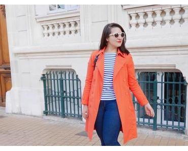 La fille au trench orange