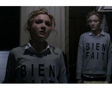 SCREAM QUEENS : Grace (Skylar Samuels) with a ‘bien fait’ print sweatshirt in s1ep02