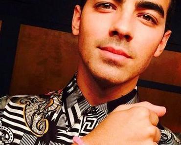 PEOPLE : Joe Jonas and Colton Haynes support breast cancer research