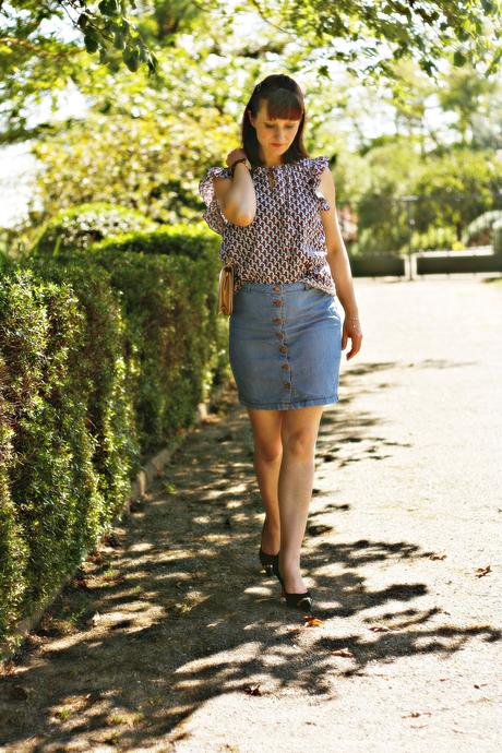 look-jupe-en-jean-boutonnee-blouse-paul-and-joe-sister-street-style-blog-de-mode