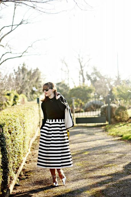 look-jupe-midi-retro-blog-mode-jupe-rayée-patineuse-chaussures-lacets-blogueuse-mode-toulouse