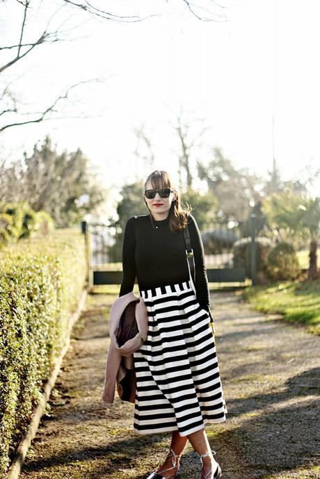 look-jupe-midi-retro-blog-mode-jupe-rayée-patineuse-chaussures-lacets-blogueuse-mode-toulouse