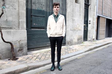 Blog_homme_mode-style-voyage_cardigan-écru-asos-dries-van-noten-pantalon-pince-court-corsaire-bordeaux-vert-church's-shirt-vegetal-natural-imprimé