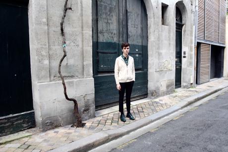 Blog_homme_mode-style-voyage_cardigan-écru-asos-dries-van-noten-pantalon-pince-court-corsaire-bordeaux-vert-church's-shirt-vegetal-natural-imprimé