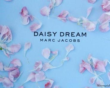 DES MARGUERITES SOUS UN CIEL BLEU