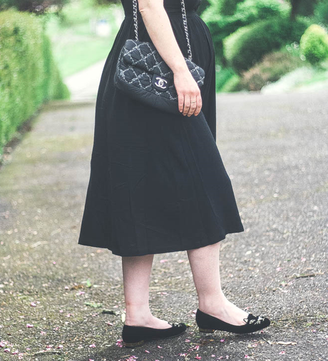 blog-mode-look-kittyflats-charlotte-olympia-sold-lace-dress-robe-midi-sac-chanel-2.55-blogueusemodetoulouse