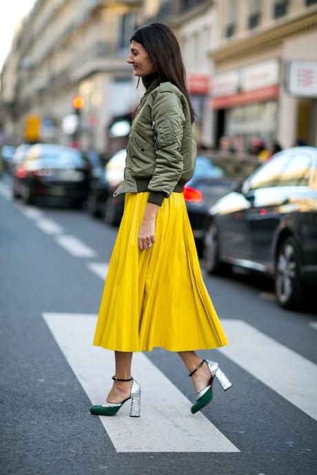Street Style : ajouter une touche jaune à votre été