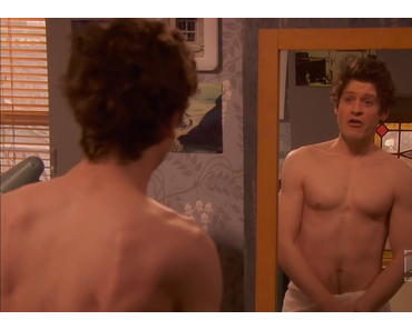 SEXY :  Iwan Rheon, shirtless in Vicious