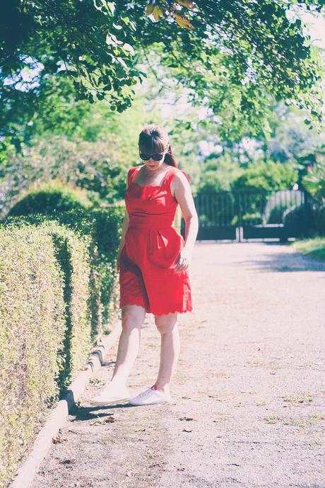 robe-rouge-glamour-grain-de-malice-fashion-blog-femme-stan-smith-rouge