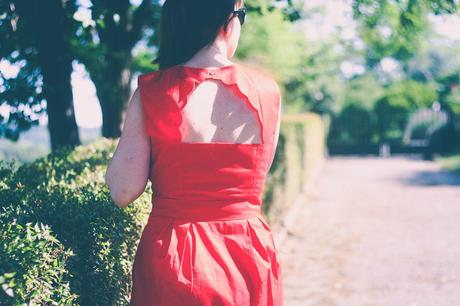 robe-rouge-glamour-grain-de-malice-fashion-blog-femme-stan-smith-rouge