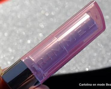 Des lèvres brillantes avec Hydra Renew Sheer & Shine de Rimmel