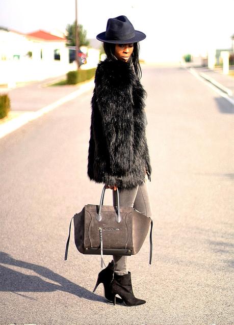 manteau-fausse-fourrure-sac-celine-phantom-asos-jeans-taille-haute-t-shirt-imprime-ootd-blog-mode