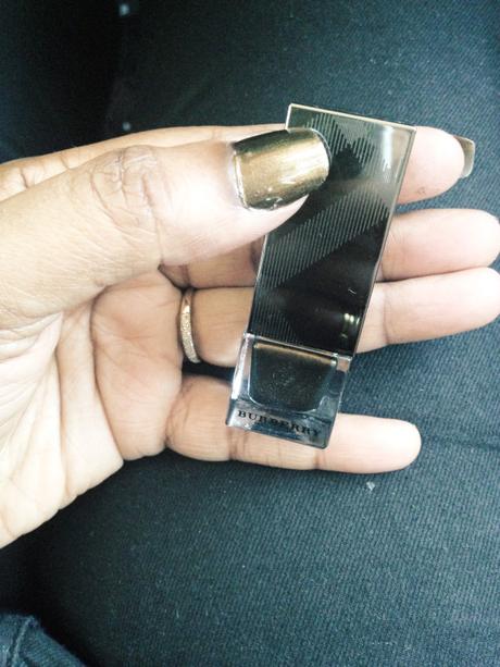 [BEAUTE] Quel vernis pour Noel ? Le test du Vernis Metallic Khaki de Burberry