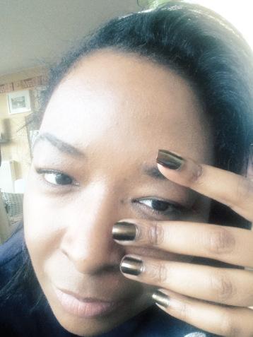 [BEAUTE] Quel vernis pour Noel ? Le test du Vernis Metallic Khaki de Burberry