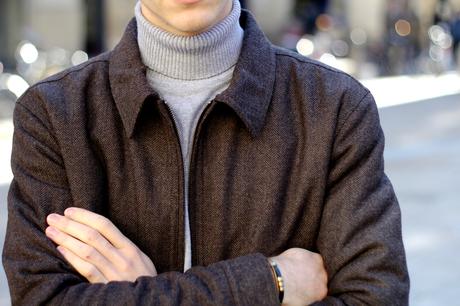 BLOG-MODE-HOMME-somewhere-clothing-casual-look-tenue-este-laine-courte-tweed-col-roulé-cachemire-bordeaux-simple-elegant-place-du-parlement